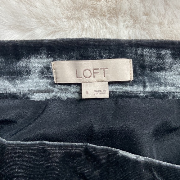LOFT shin length velvet skirt size 4 - Picture 3 of 5